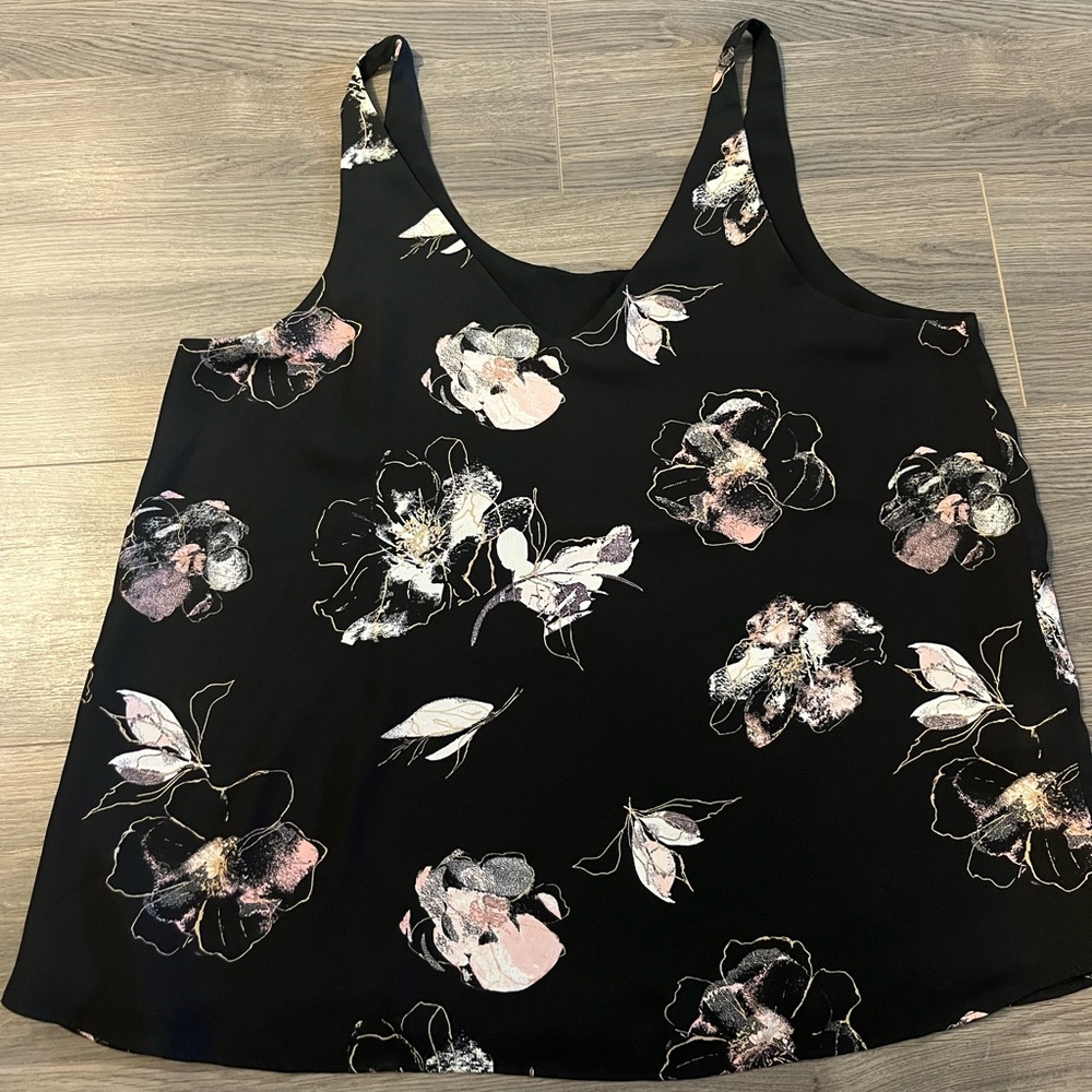 Unbranded small flowy tank top blouse